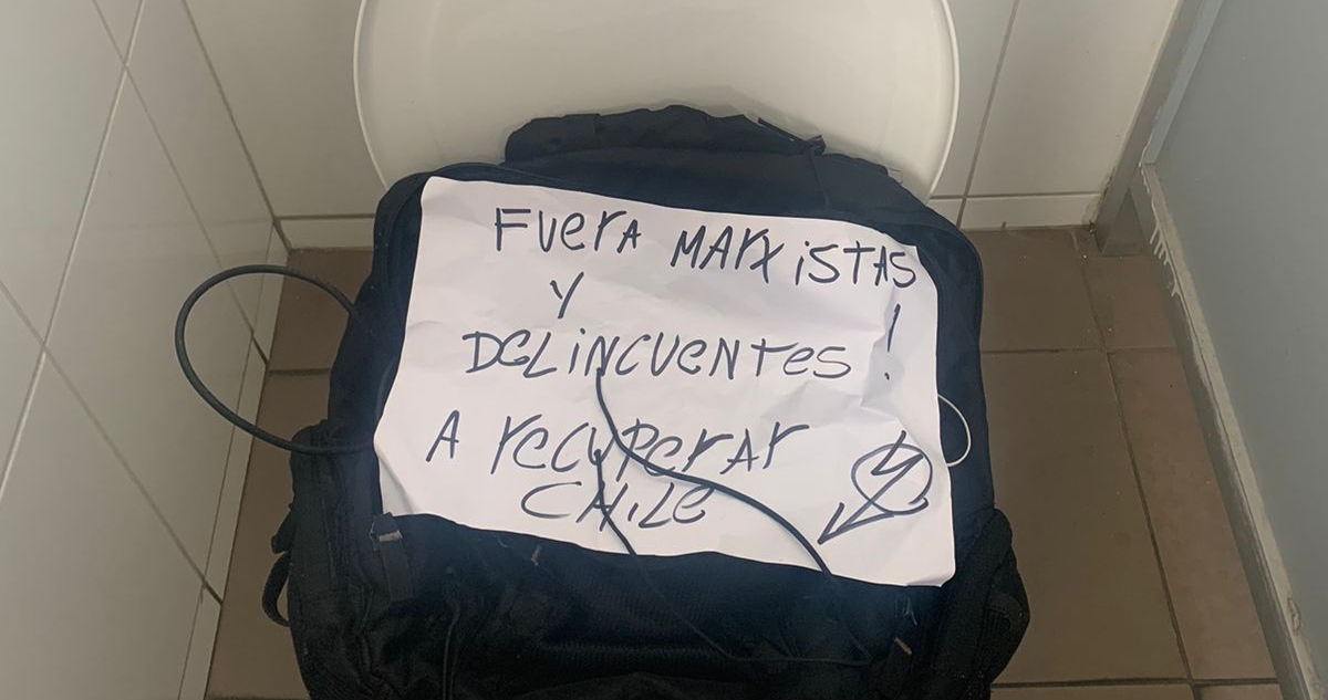 Mensaje ideológico dejado en baño de la UPLA