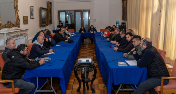 Mesa de la Defensa del Empleo en reunión con el Gobierno