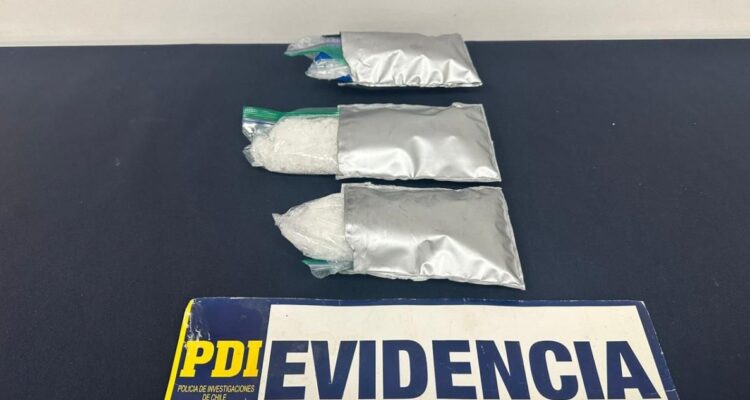 Hallan más de 300 gramos de metanfetamina en Aeropuerto de Santiago: receptor fue detenido en Chillán