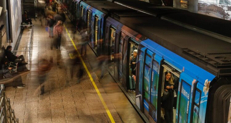 Metro de Santiago será gratis este fin de semana por las elecciones 2024