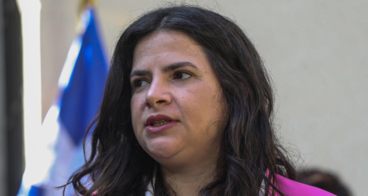 Ministra Orellana defiende su decisión de no contactar a mujer que denunció violación contra Monsalve