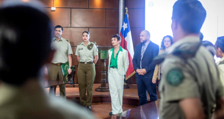 Ministra Tohá anuncia 800 nuevas plazas para formar carabineros y obras para ampliar la Escuela