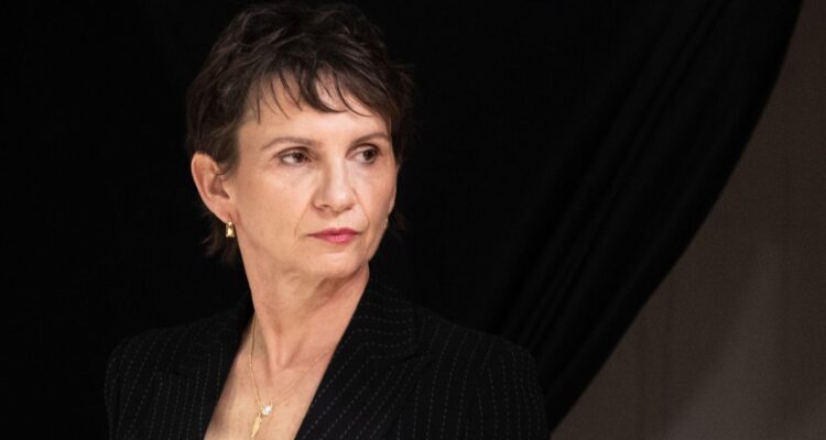 Tohá evita hablar de renuncia: “Ejerzo mi cargo para cuidar a las personas, no para cuidarme yo misma”