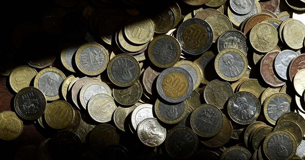 La rara moneda de 200 pesos diseñada para el Bicentenario de Chile, que nunca entró en circulación