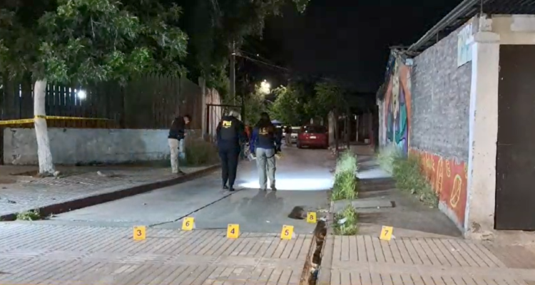 Mujer muere tras disparo en el rostro en La Legua: habría sido víctima de una balacera entre bandas