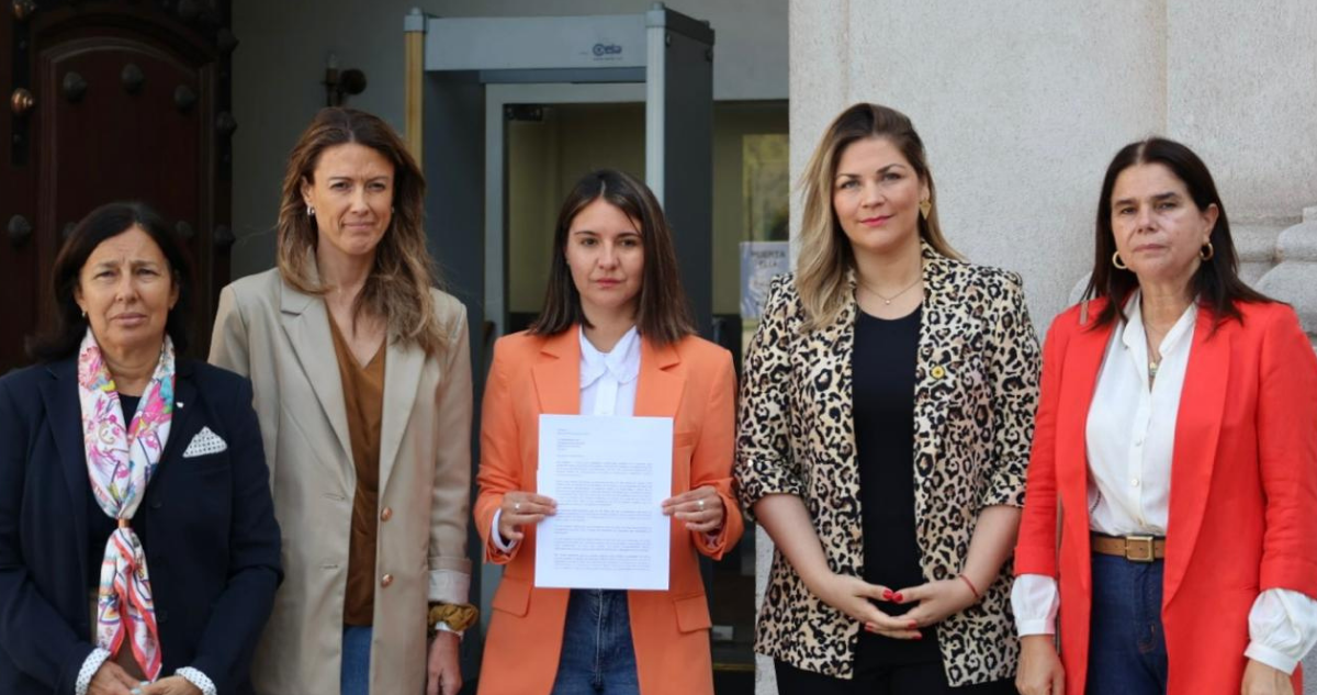 Mujeres de oposición emplazan a Boric en La Moneda: exigen transparencia en sumario del caso Monsalve