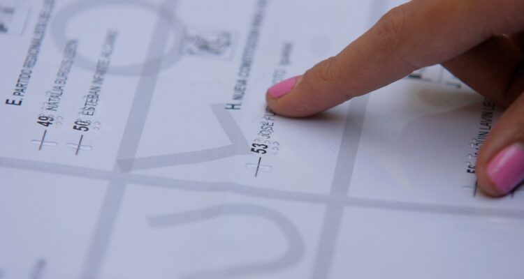 Cuáles es la nueva multa por no votar en las elecciones del 26 y 27 de octubre en Chile y cómo escusarse si no puedes sufragar.