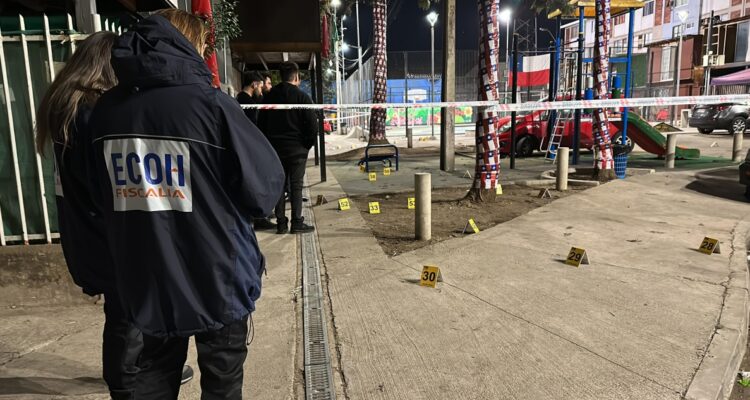 Asesinan a un hombre al costado de una multicancha en San Ramón