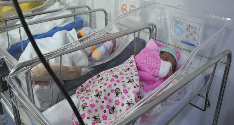 Últimas estadísticas vitales del INE: Los nacimientos en Chile se desplomaron interanualmente