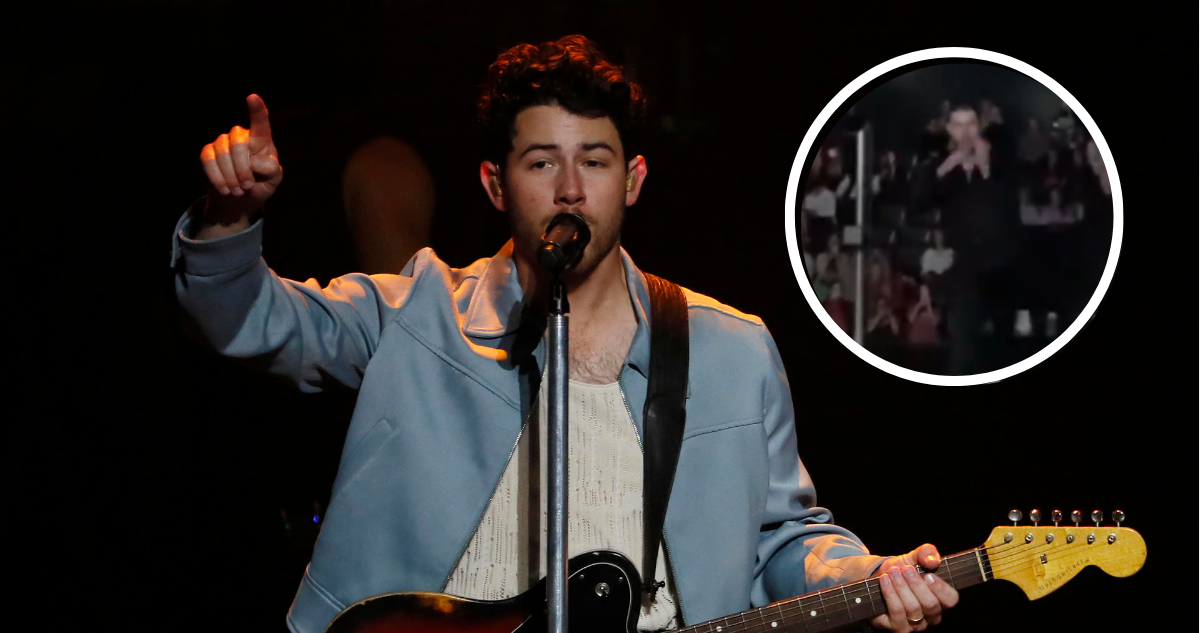 Nick Jonas en concierto en referencia a impasse ocurrido en show de Praga