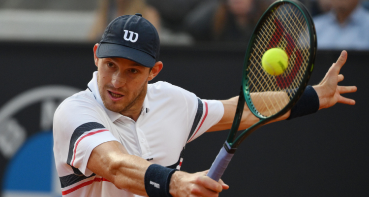 Nicolás Jarry cae en su debut en el Master 1.000 de Shanghái.