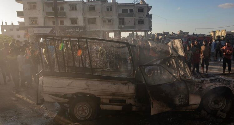 Filtración de aguas servidas afecta al Hospital San Borja Arriarán, provocando evacuación de pacientes y pérdida de insumos. Riesgo de contaminación bacteriológica.