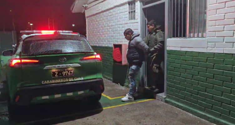 Detienen a sujeto que conducía auto robado y que intentó atropellar a carabinero en San Bernardo