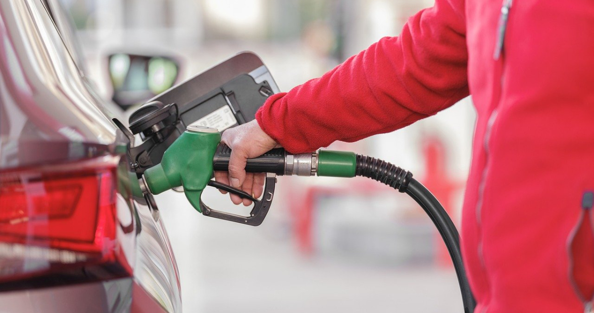 Indagan a casi 40 negocios vinculados a Reino Unidos por infringir las sanciones al petróleo ruso
