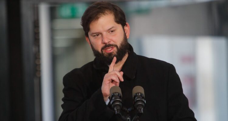 Boric responde a críticas por seguridad: “Los que quieran pelea chica que peleen entre ellos”