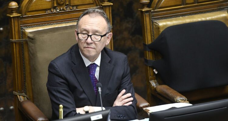 Tras crítica de Boric: presidente del Senado pide cuidar separación de poderes del Estado