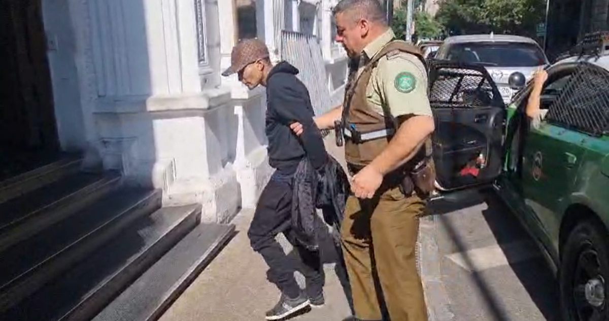 Detienen a hombre con arma automática en el cerro Santa Lucía: investigan si era un sicario