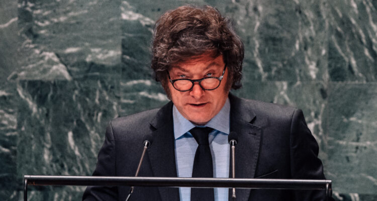 Revelan similitud del discurso de Milei en la ONU con serie de TV