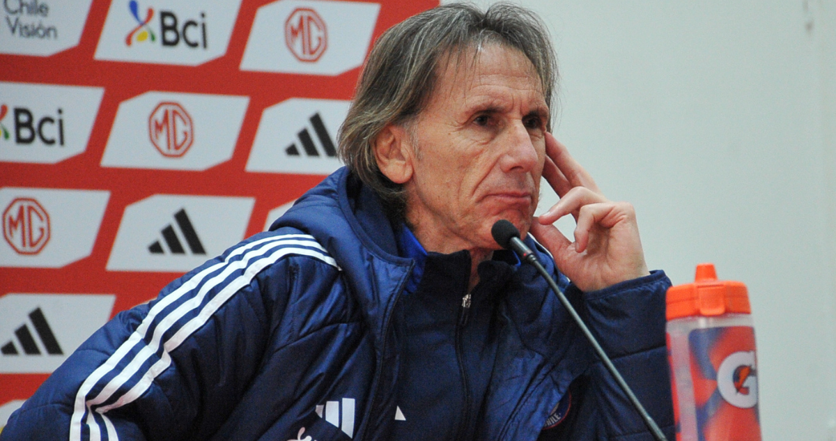 Ricardo Gareca desmiente a periodista peruano tras rumores de una salida de La Roja.