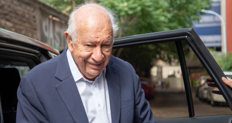 PPD informa que expresidente Ricardo Lagos no votará en elecciones por indicación médica