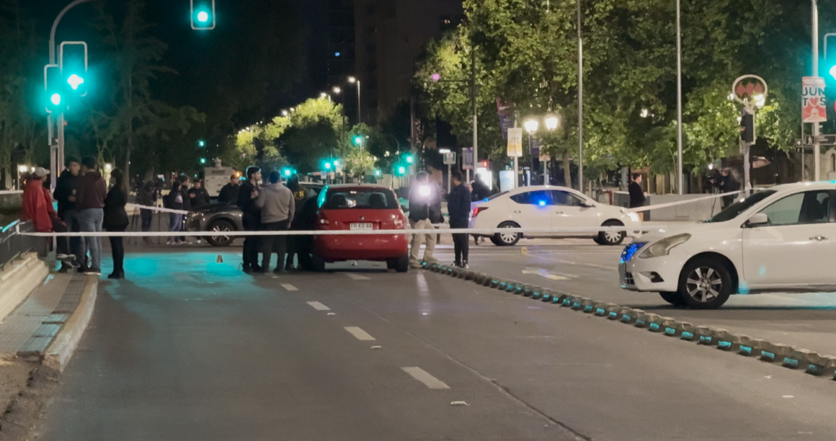 Investigan robo con secuestro en plena Alameda y a pasos de La Moneda