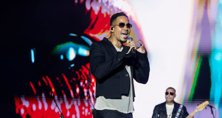 Romeo Santos en concierto realizado en España en referencia a traspié en concierto en Argentina que podría afectar a Chile