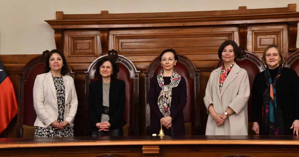 Sala integrada solo por mujeres