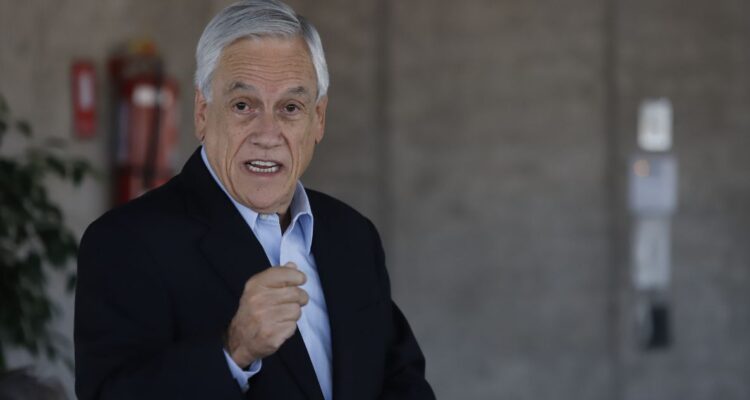 Oficialistas piden al Servel investigar financiamiento de campaña de Piñera con fondos del Grupo Patio
