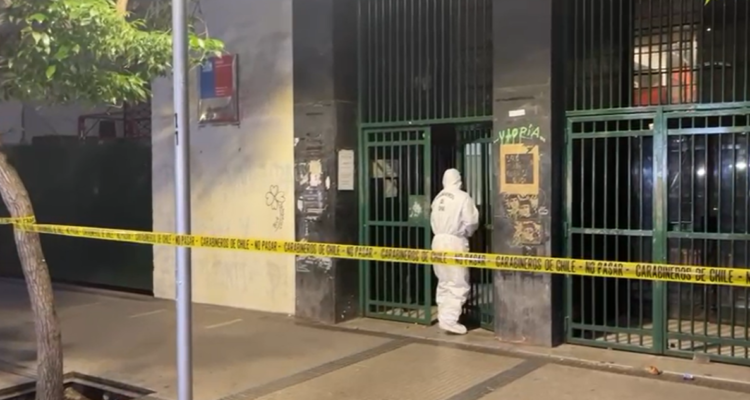 Delincuentes retienen por horas a guardias del Serviu RM para robar cajero automático