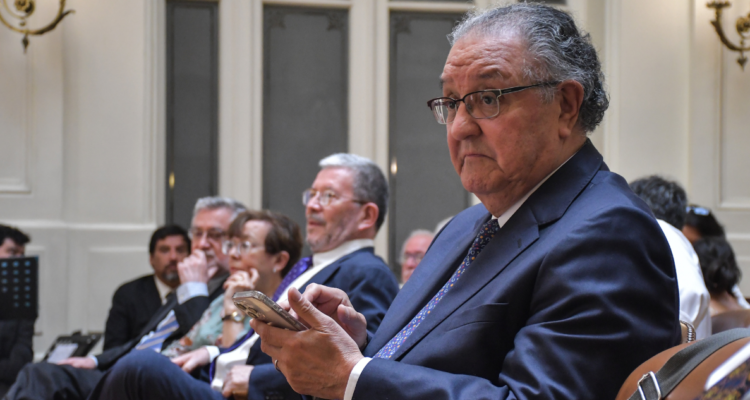 Senador Huenchumilla y crisis política del Gobierno: “Lamentamos el descontrol de las autoridades”