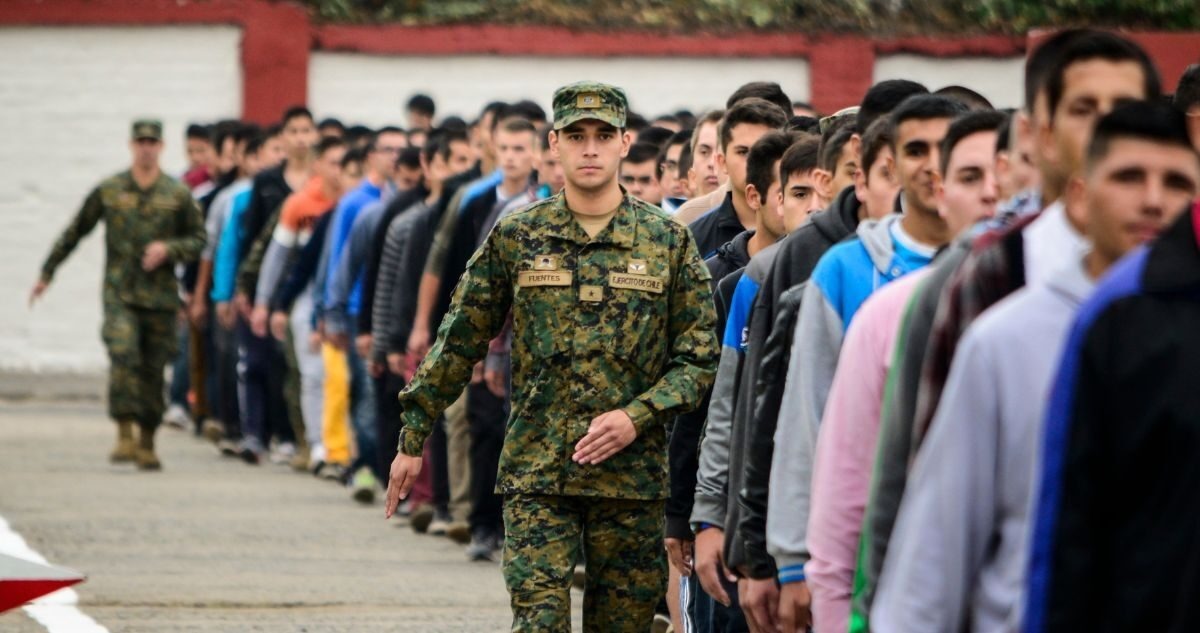 Revisa aquí con tu RUT si fuiste llamado al sorteo del Servicio Militar 2025 y cuáles son las excusas o causales para no hacerlo.