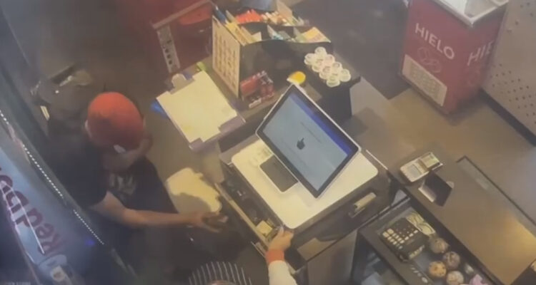 Carabineros detuvo al “Spiderman”: Sujeto robó servicentro con máscara de superhéroe en Lo Espejo