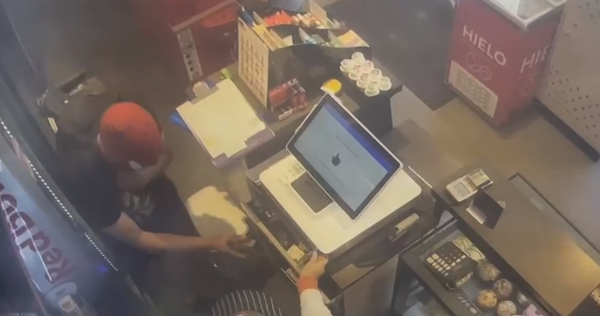 Carabineros detuvo al “Spiderman”: Sujeto robó servicentro con máscara de superhéroe en Lo Espejo