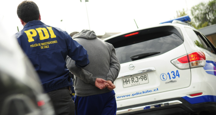 sujeto acusado de violar a sus dos hijas