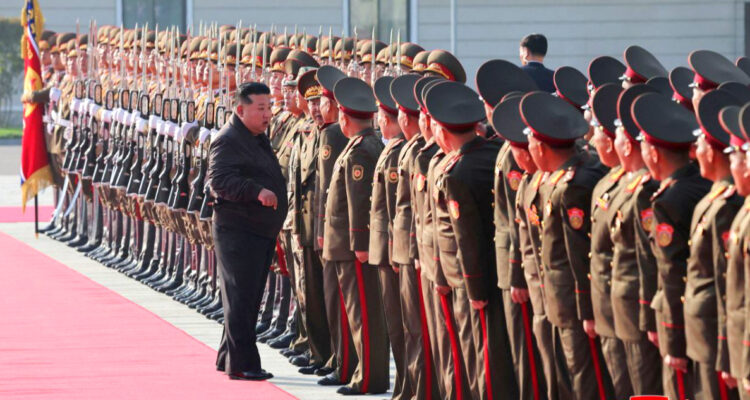 Tal como advirtió Zelenski: Pionyang enviará 12 mil soldados a Ucrania, según inteligencia surcoreana