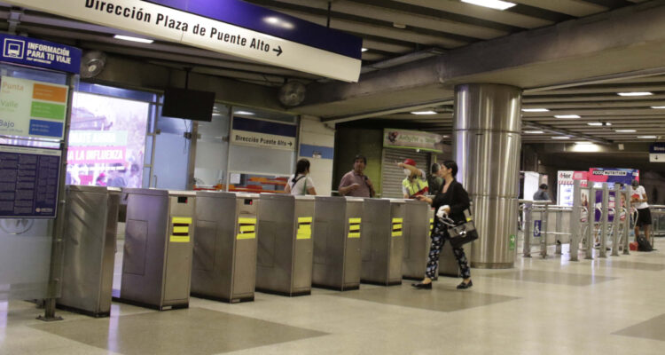 Esta es la primera tarjeta bip! conmemorativa por los 50 años del Metro de Santiago