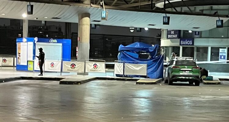 Hombre muere mientras esperaba bus al interior del terminal San Borja