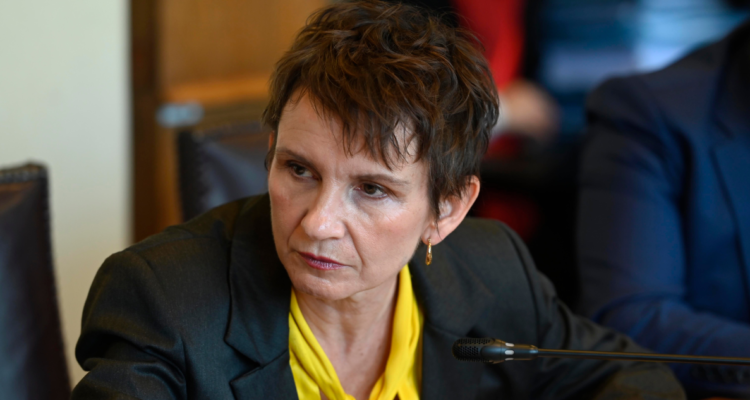 Tohá ac en su contra