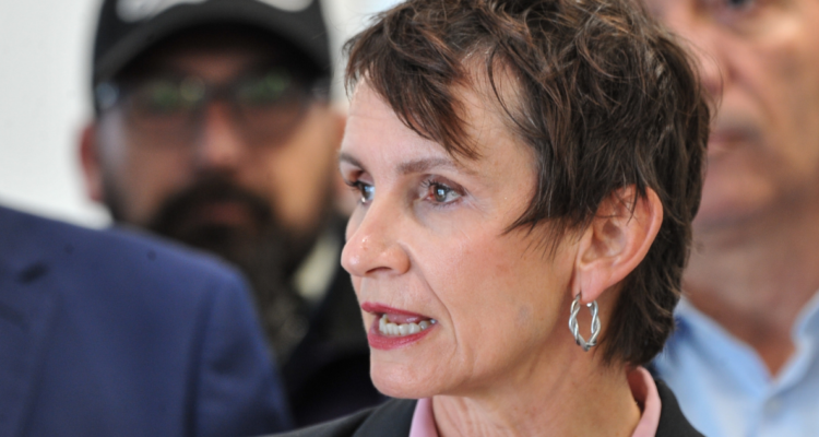 Tohá afirma hacer “el mayor esfuerzo” para que AC en su contra no la aparte de su labor como ministra