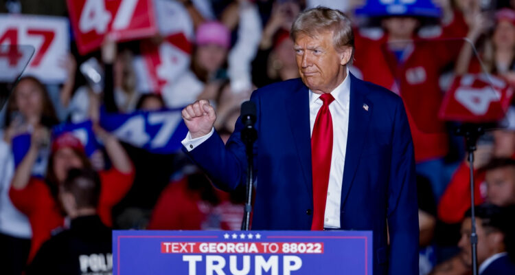 Donald Trump insulta a Michelle Obama tras críticas a su estado mental