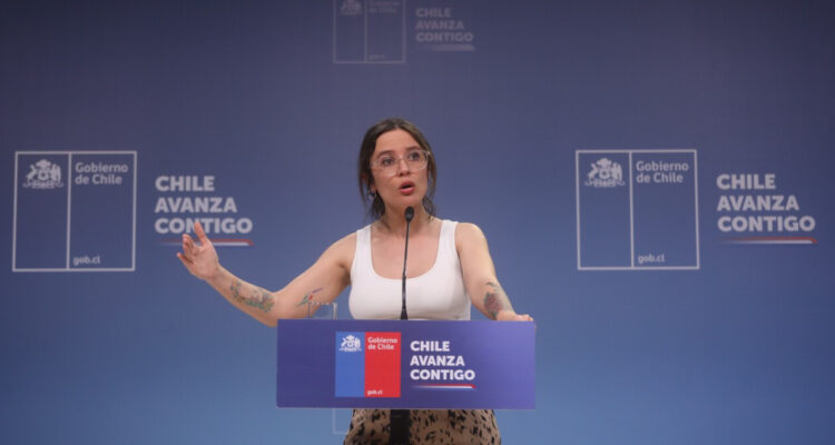 Vallejo descarta omisión de denuncia de Boric por Caso Monsalve y pide no sacar “provecho político”