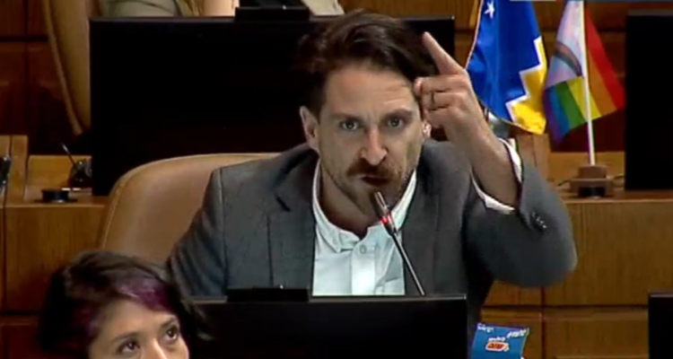 Winter acusa a la oposición de querer “enlodar las instituciones” con AC, porque los han “pillado”