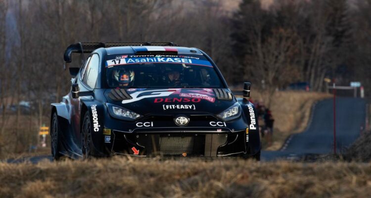 Sébastien Ogier arranca fuerte el WRC de Europa Central: Neuville acecha con firme opción al título