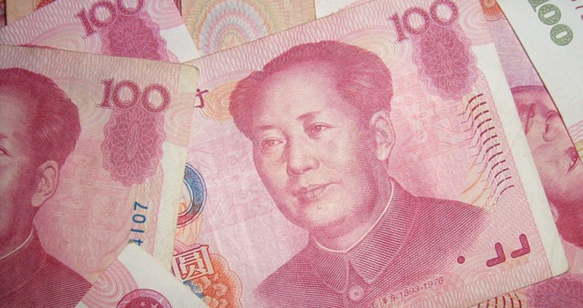 China lanza línea de permuta por 500 mil millones de yuanes para apoyar el mercado bursátil