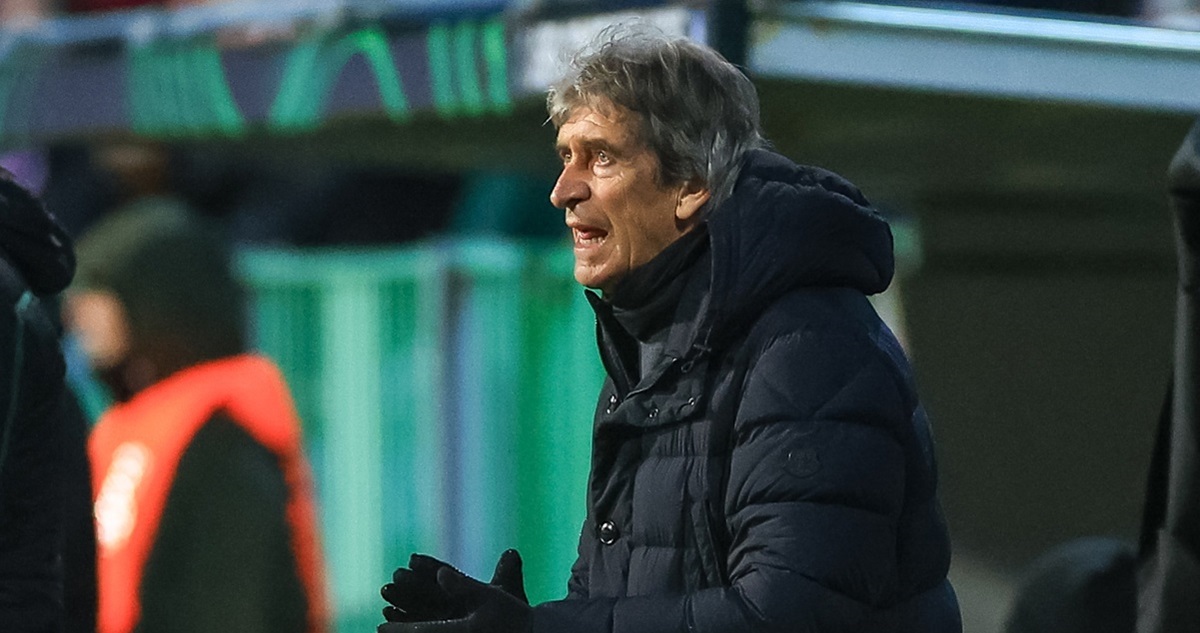 Manuel Pellegrini peligraría en la banca del Real Betis.