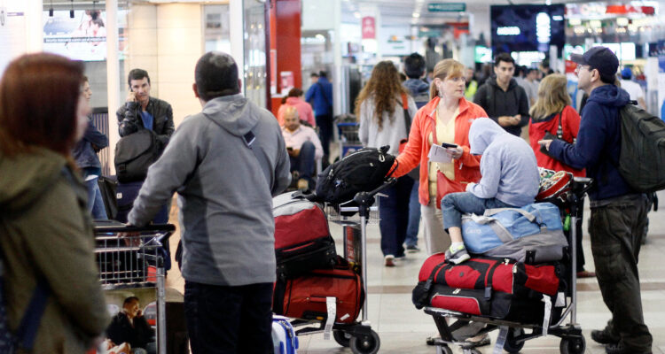 Latam, Sky y JetSmart alertan que sus vuelos podrían verse afectados por movilización de la DGAC