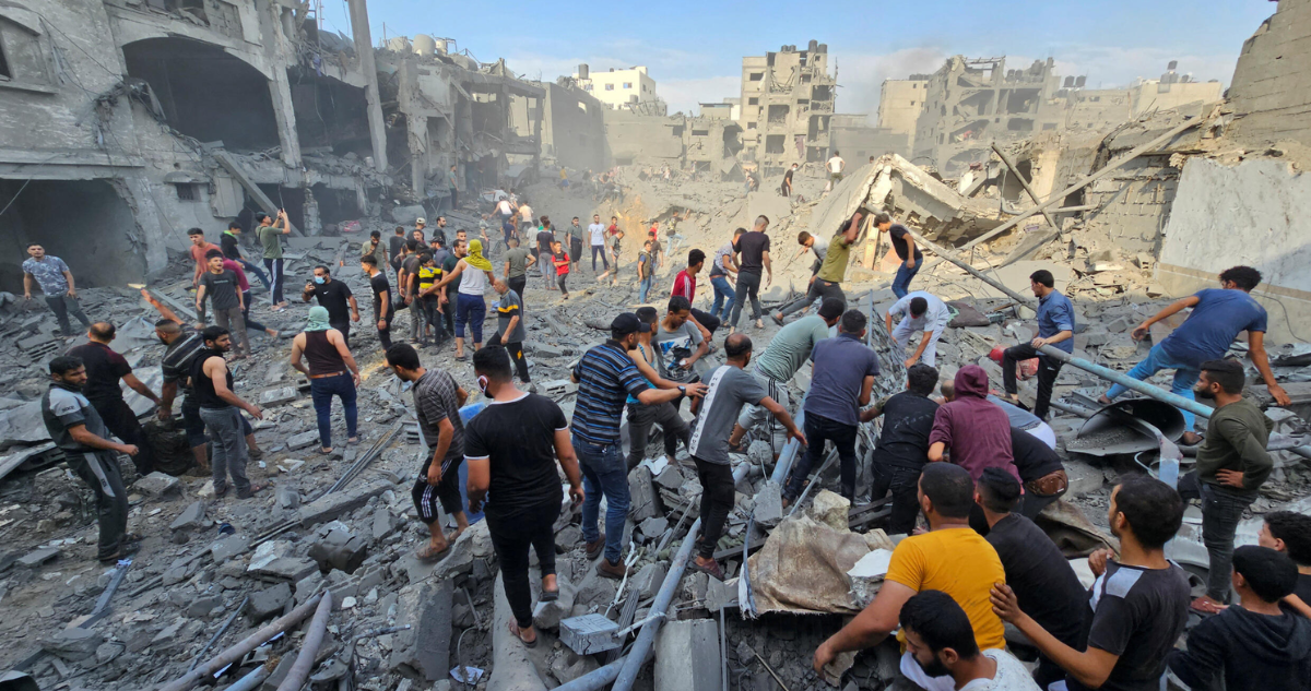 Al menos 14 muertos dejan bombardeos israelíes contra una escuela y un refugio de desplazados en Gaza