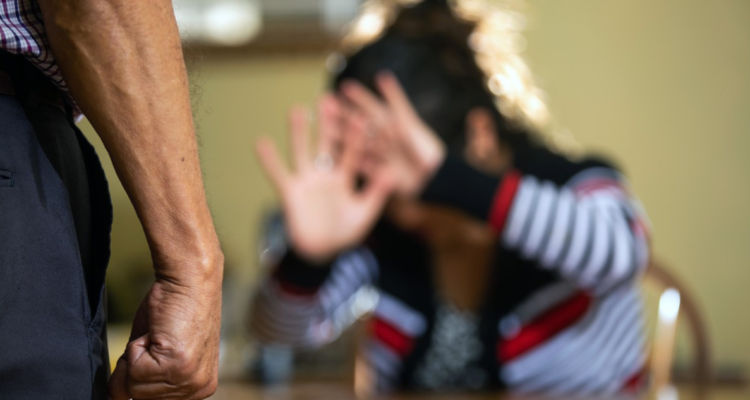 Indagan femicidio frustado en Osorno: mujer fue apuñalada por su expareja