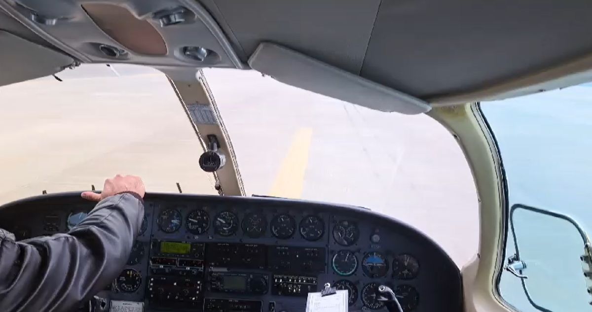 Iba con destino a Porvenir: avioneta aterriza de emergencia en Punta Arenas tras falla mecánica