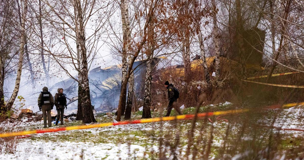 Un muerto luego que avión se estrellara contra edificio en Lituania: no descartan atentado terrorista